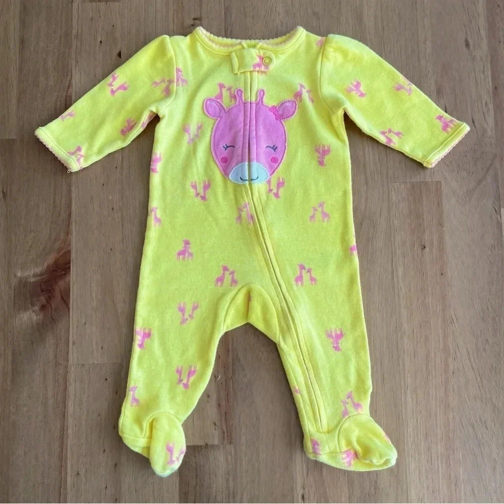 CARTER’S YELLOW GIRAFFE FEETIES